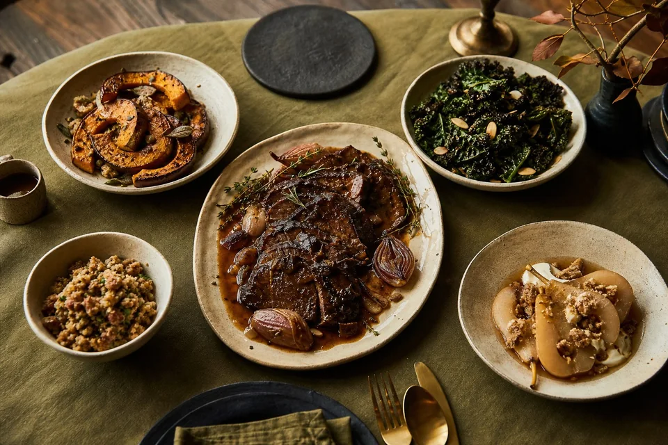 Seasonal dishes with roasted vegetables and a generous shared main course